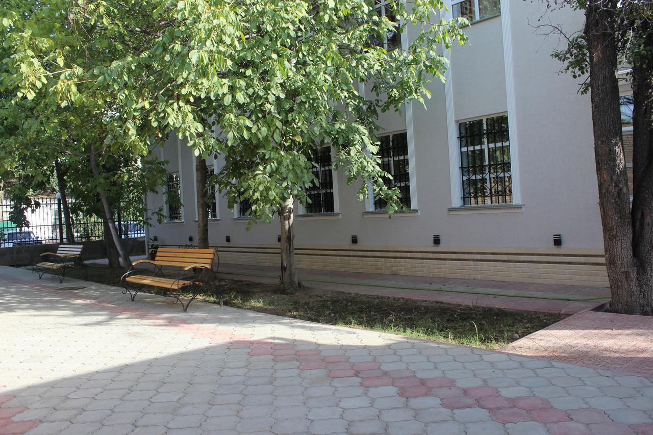 Kok-Art Hotel Jalal-Abad ภายนอก รูปภาพ
