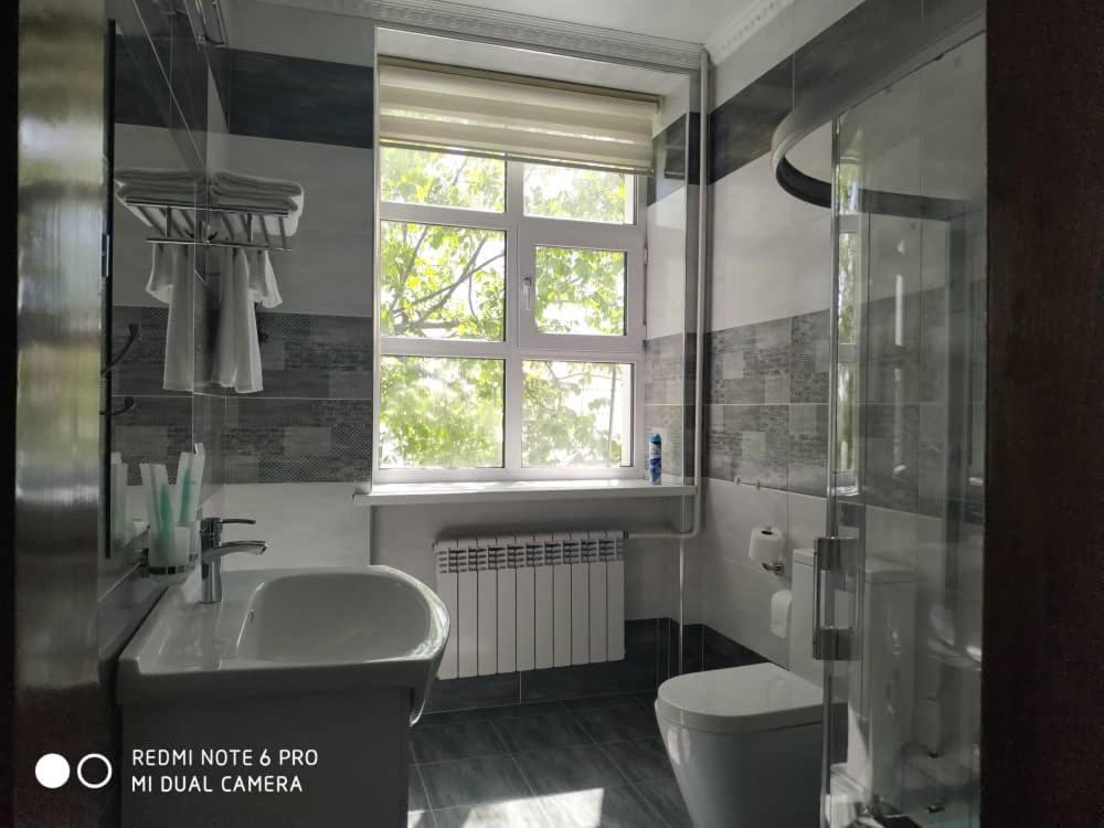 Kok-Art Hotel Jalal-Abad ภายนอก รูปภาพ